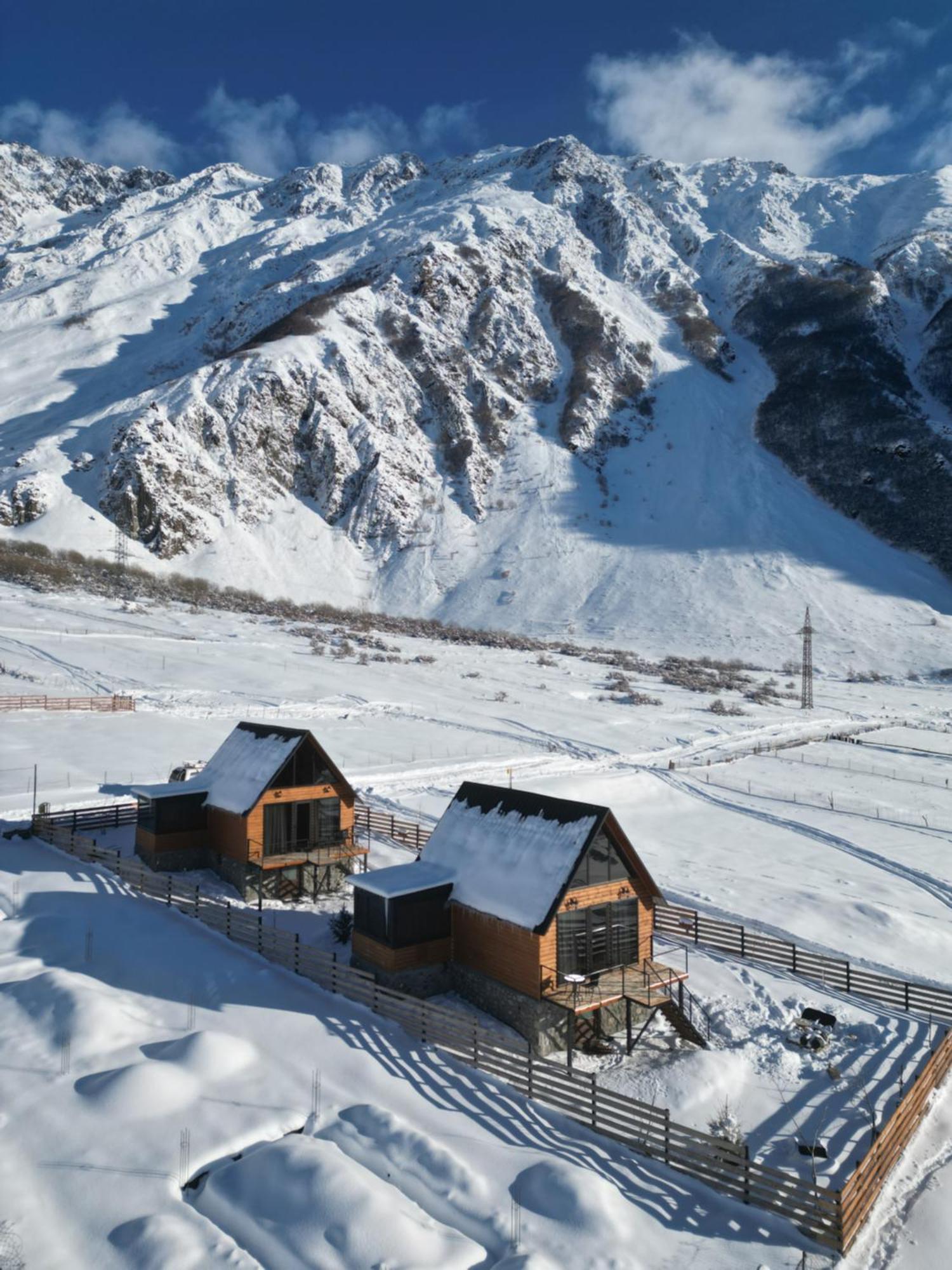 Traveler'S Cottages In Kazbegi Exterior photo