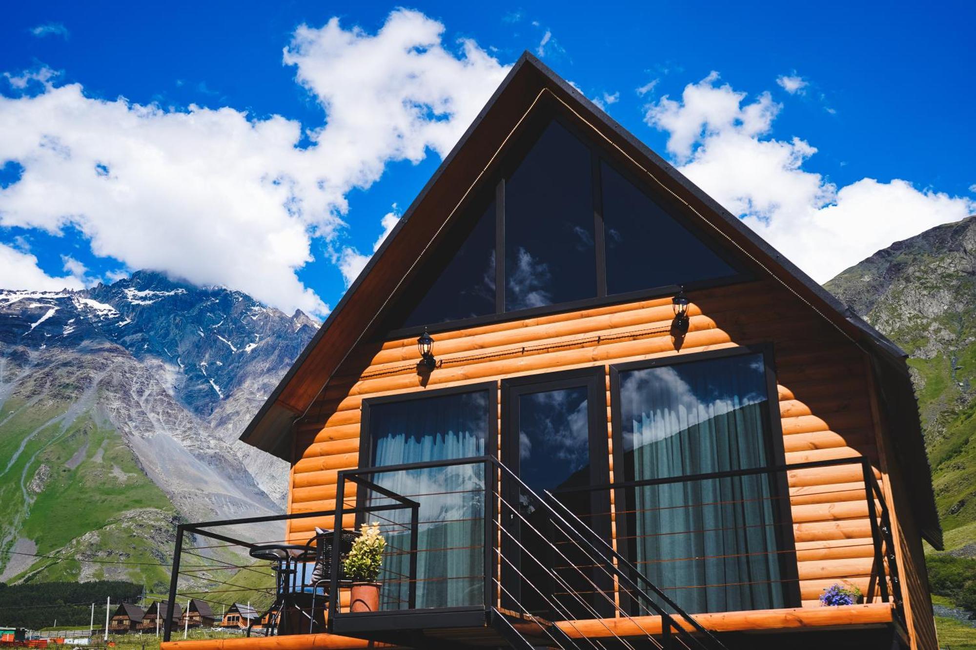 Traveler'S Cottages In Kazbegi Exterior photo