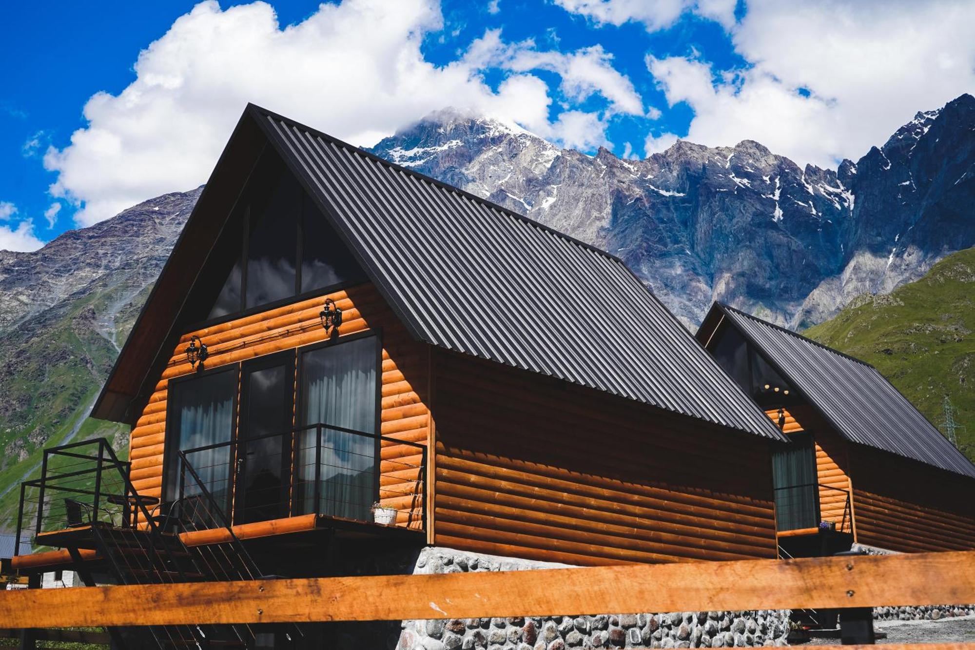 Traveler'S Cottages In Kazbegi Exterior photo